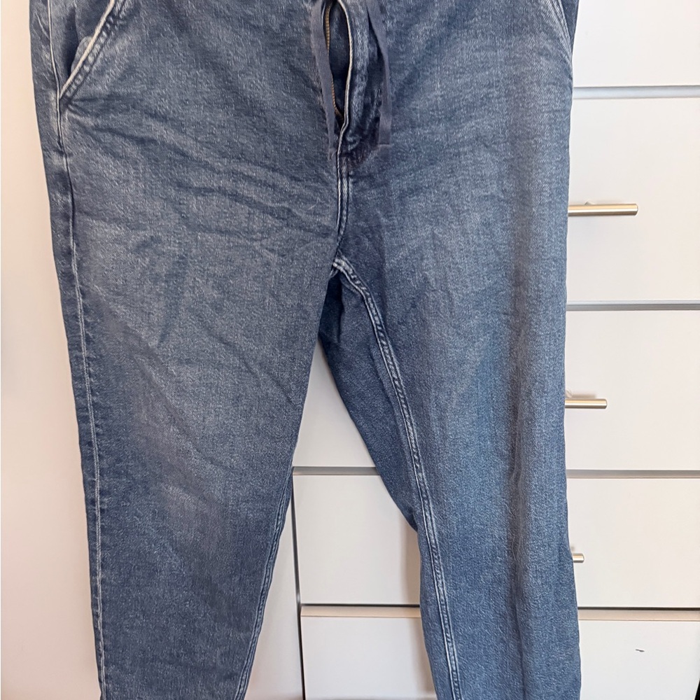 Uniqlo Men's Relaxed Fit Blue Jeans